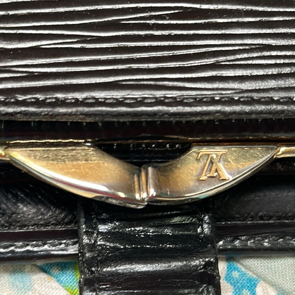 Louis vuitton black epi compact  french wallet. See pics for flaws - Picture 14 of 16